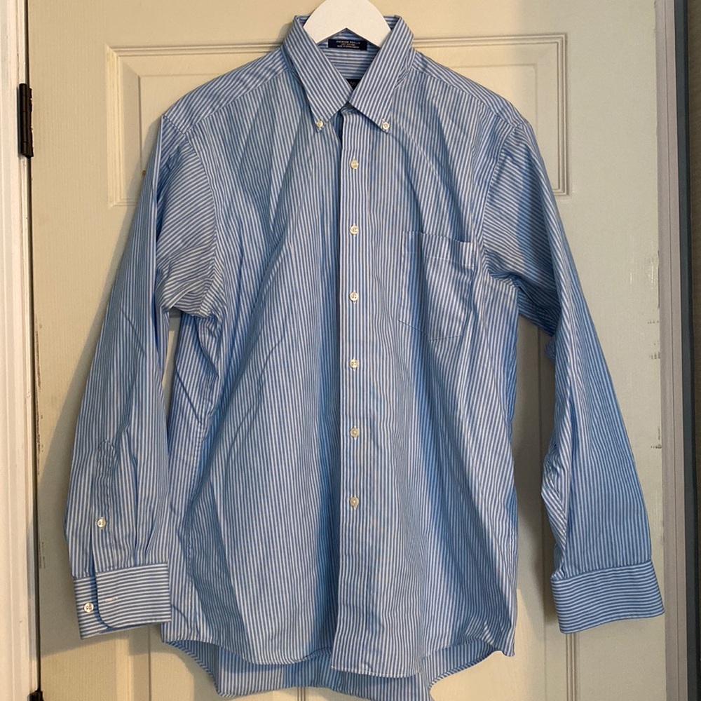 G.H Bass & Co. Regular Fit Mens Button Down Shirt. Blue Stripes